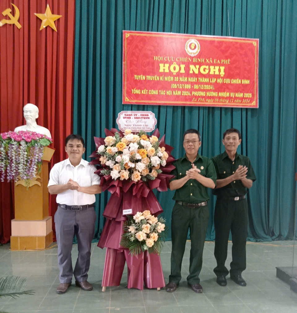 Hội Cựu Chiến binh xã Ea Phê tổng kết hoạt động Hội năm 2024 và họp mặt kỷ niệm 35 năm Ngày thành lập Hội Cựu Chiến binh Việt Nam